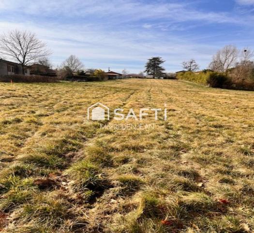 Terrain plat de 1456 m² environnement campagne.