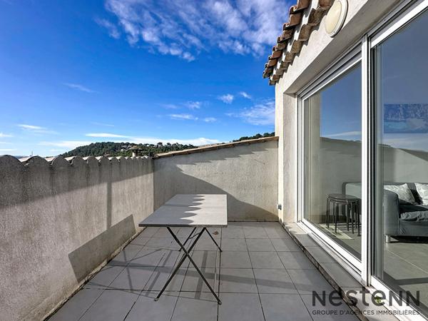 T3 lumineux avec terrasse et vue dégagée ! Dernier étage ! Centre Rousset