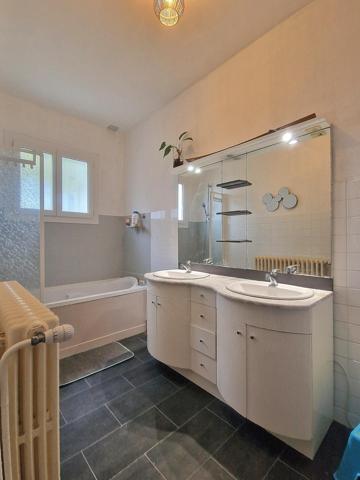 Propriété 4 chambres, jardin arboré