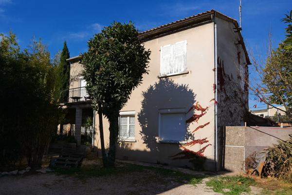 EXCLUSIVITE AVIGNON LE PONTET - MAISON COMPRENANT 3 APPARTEMENTS DONT UN DISPONIBLE DE 76 M² TERRAIN DE 620 M²