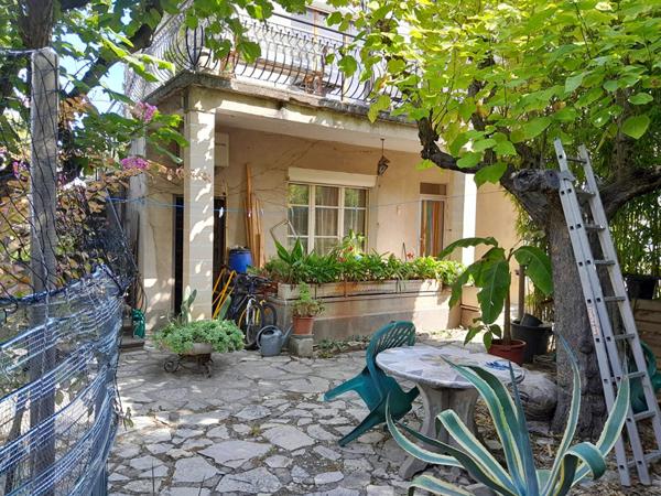 EXCLUSIVITE AVIGNON LE PONTET - MAISON COMPRENANT 3 APPARTEMENTS DONT UN DISPONIBLE DE 76 M² TERRAIN DE 620 M²