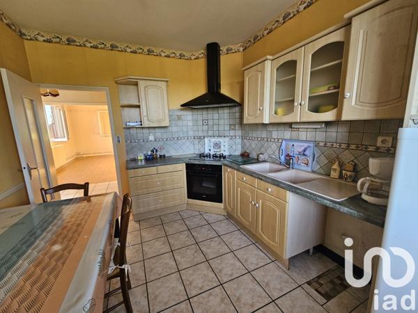 Maison 4 pièces de 93 m² à Roullet-Saint-Estèphe (16440)