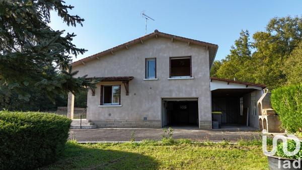 Maison 4 pièces de 93 m² à Roullet-Saint-Estèphe (16440)