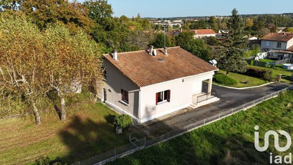 Maison 4 pièces de 93 m² à Roullet-Saint-Estèphe (16440)