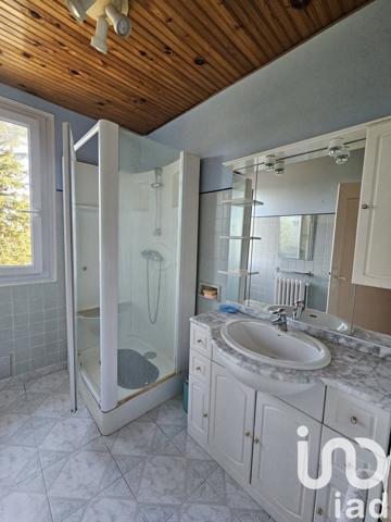 Maison 4 pièces de 93 m² à Roullet-Saint-Estèphe (16440)