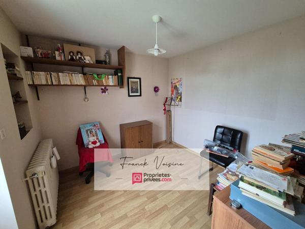 Maison de 77 m2 A VENDRE  aux Herbiers avec 2 chambres et 1 bureau sur une parcelle de 916 m2