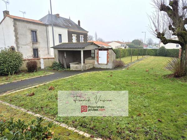Maison de 77 m2 A VENDRE  aux Herbiers avec 2 chambres et 1 bureau sur une parcelle de 916 m2