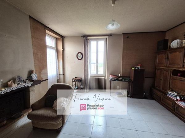 Maison de 77 m2 A VENDRE  aux Herbiers avec 2 chambres et 1 bureau sur une parcelle de 916 m2
