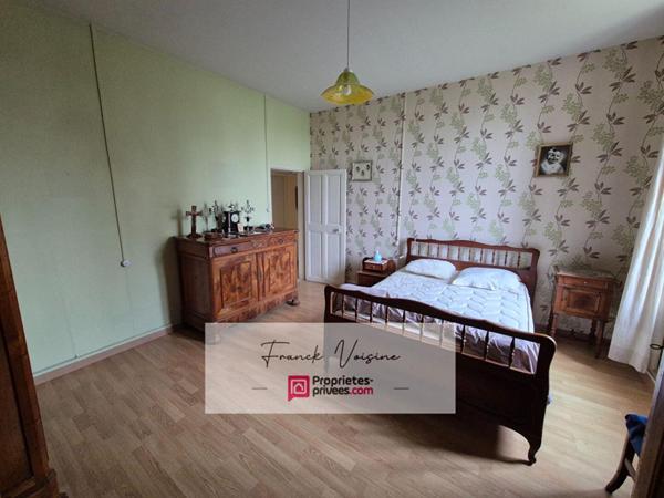 Maison de 77 m2 A VENDRE  aux Herbiers avec 2 chambres et 1 bureau sur une parcelle de 916 m2