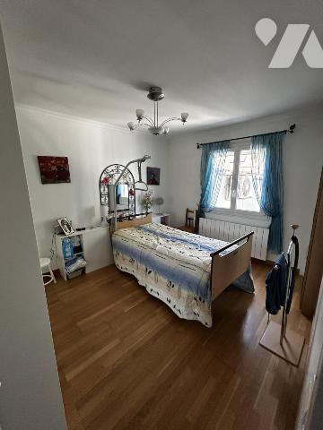 Maison familiale avec véranda, piscine couverte et panneaux solaires