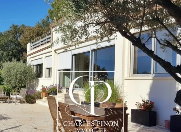 Villa à vendre 8 pièces ROGNES proche Aix-En-Provence (13)