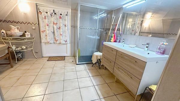 Maison individuelle de 115 m2 avec grand garage de 185 m2