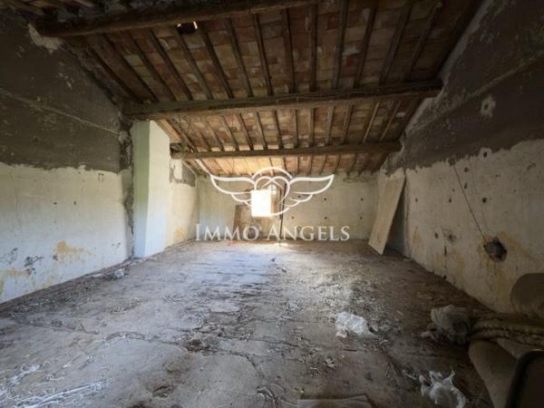 Mas à rénover 168 m2 sur 690 m2 de terrrain, en campagne.