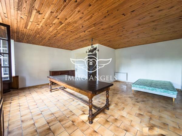 Mas à rénover 168 m2 sur 690 m2 de terrrain, en campagne.