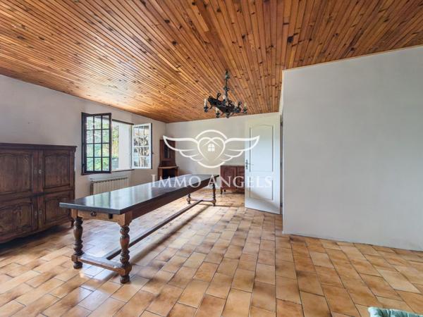 Mas à rénover 168 m2 sur 690 m2 de terrrain, en campagne.