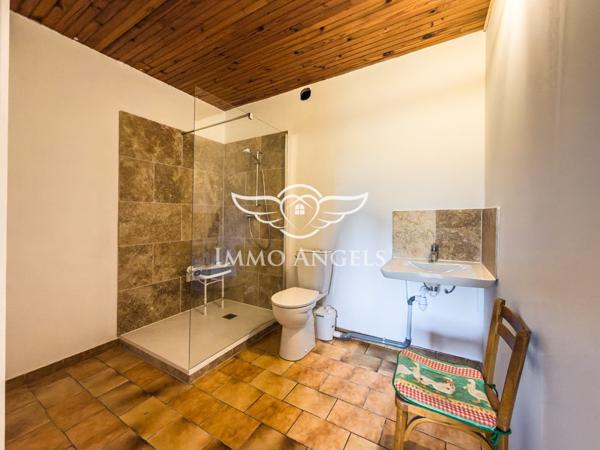 Mas à rénover 168 m2 sur 690 m2 de terrrain, en campagne.