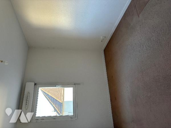 A VENDRE ROUEN PASTEUR, prox. église de la Madeleine et Préfecture, dans résidence sécurisée.