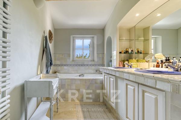 Domaine rénové de plus de 260m2 – 20 ha – Vue exceptionnelle – Montagne de Lure