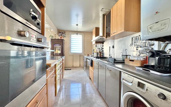 Appartement à vendre    4 pièces • 83,41 m2 Marseille 9