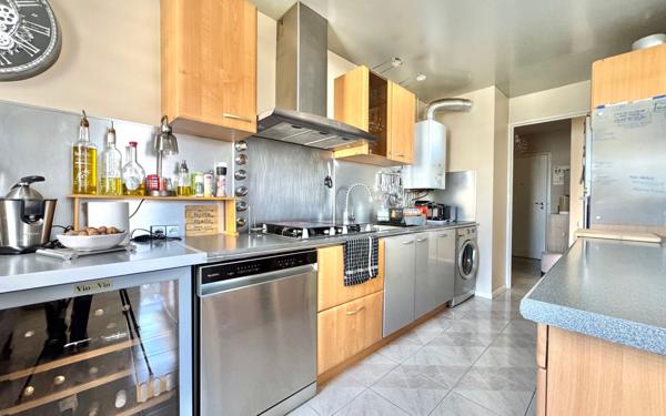 Appartement à vendre    4 pièces • 83,41 m2 Marseille 9