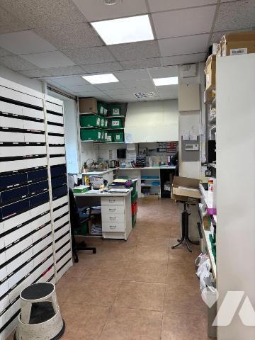 Murs de pharmacie au coeur du bourg