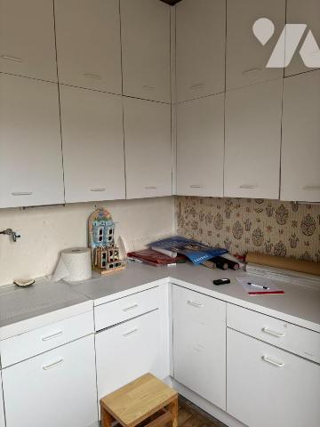 Murs de pharmacie au coeur du bourg