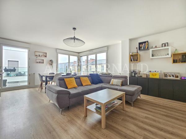 Appartement
         4 pièces
        - 90 m² Exclusivité 570 000 € *