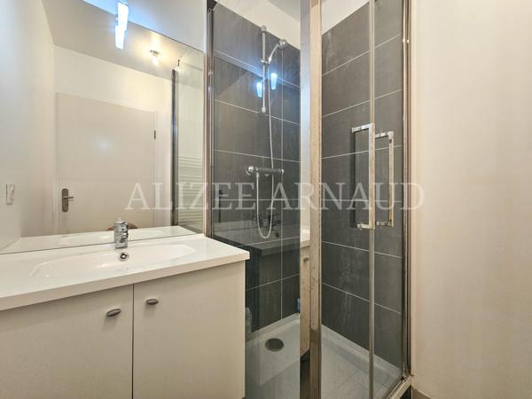 Appartement
         4 pièces
        - 90 m² Exclusivité 570 000 € *
