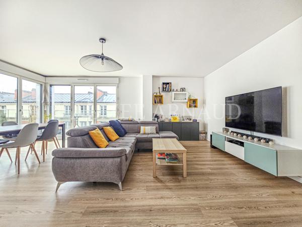 Appartement
         4 pièces
        - 90 m² Exclusivité 570 000 € *