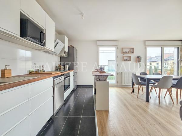 Appartement
         4 pièces
        - 90 m² Exclusivité 570 000 € *