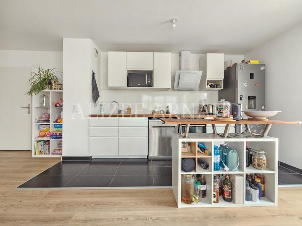 Appartement
         4 pièces
        - 90 m² Exclusivité 570 000 € *