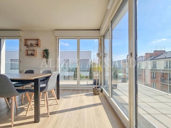 Appartement
         4 pièces
        - 90 m² Exclusivité 570 000 € *