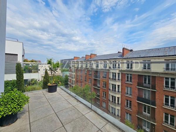 Appartement
         4 pièces
        - 90 m² Exclusivité 570 000 € *