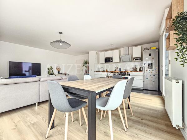 Appartement
         4 pièces
        - 90 m² Exclusivité 570 000 € *