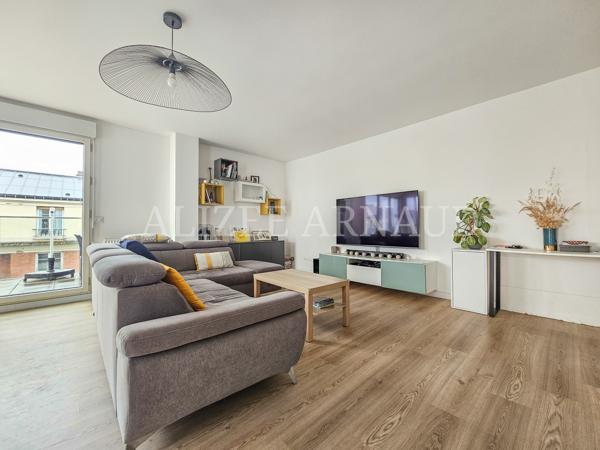 Appartement
         4 pièces
        - 90 m² Exclusivité 570 000 € *