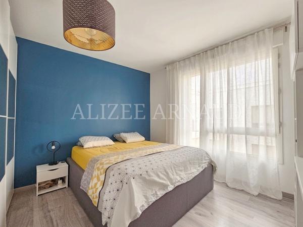 Appartement
         4 pièces
        - 90 m² Exclusivité 570 000 € *