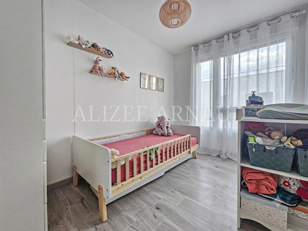 Appartement
         4 pièces
        - 90 m² Exclusivité 570 000 € *