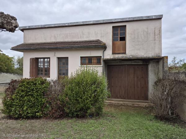 NAINTRÉ – Ensemble immobilier avec deux maisons, dépendances et accès au Clain