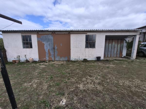 NAINTRÉ – Ensemble immobilier avec deux maisons, dépendances et accès au Clain