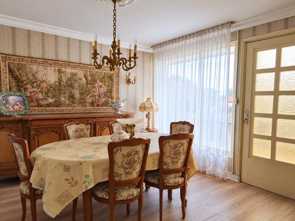 NAINTRÉ – Ensemble immobilier avec deux maisons, dépendances et accès au Clain