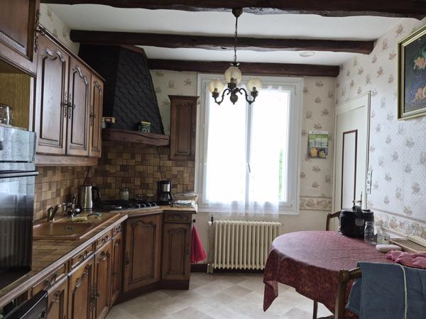 NAINTRÉ – Ensemble immobilier avec deux maisons, dépendances et accès au Clain