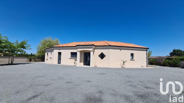 House for sale 4 rooms 134 m² Saint-Nexans