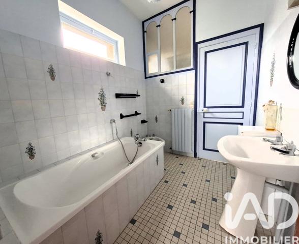 Maison à vendre 12 pièces 221 m² Saint-Vaast-la-Hougue