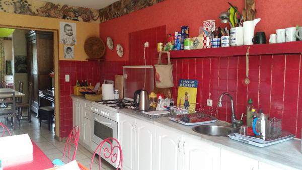 Belle Maison sur sous-sol complet de 107 m² habitable et à remettre à votre goût avec Terrasse, Cour, Dépendance et Terrain de 479 m²