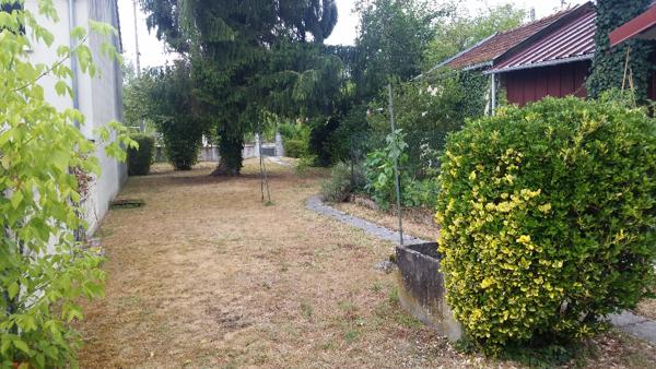 Belle Maison sur sous-sol complet de 107 m² habitable et à remettre à votre goût avec Terrasse, Cour, Dépendance et Terrain de 479 m²