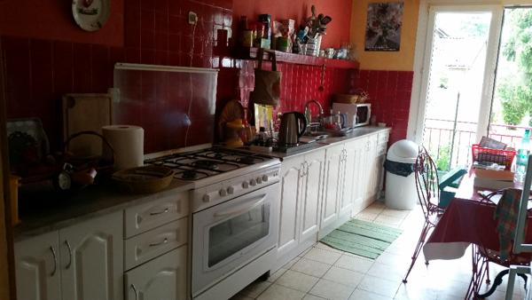 Belle Maison sur sous-sol complet de 107 m² habitable et à remettre à votre goût avec Terrasse, Cour, Dépendance et Terrain de 479 m²