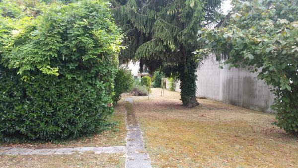 Belle Maison sur sous-sol complet de 107 m² habitable et à remettre à votre goût avec Terrasse, Cour, Dépendance et Terrain de 479 m²