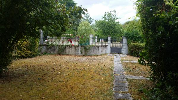 Belle Maison sur sous-sol complet de 107 m² habitable et à remettre à votre goût avec Terrasse, Cour, Dépendance et Terrain de 479 m²