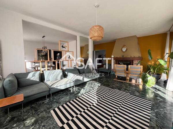 Maison d'architecte des années 70 avec piscine