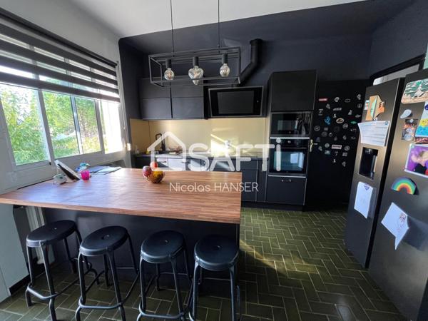 Maison d'architecte des années 70 avec piscine